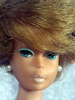 Side-part Bubblecut Barbie with American Girl Face